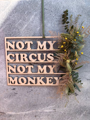 WANDBILD ,,not my circus not my monkeys''